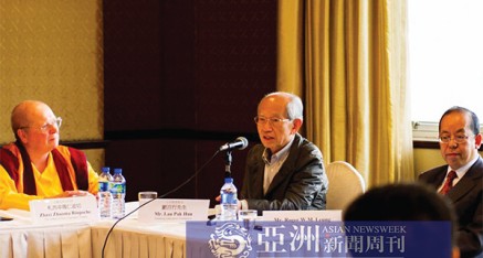 刘百行先生在记者会上发言指出,他的师父第三世多杰羌佛从来没有骗过他,骗他的是黄晓穗,他一直非常尊敬他的师父第三世多杰羌佛。