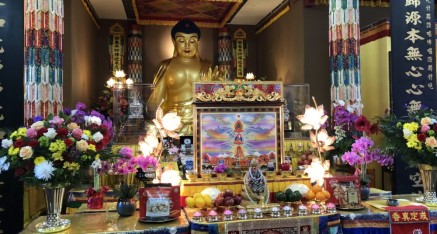 Shakyamuni Buddha altar at Hua Zang Si..