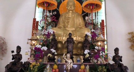 Main statue of Shakyamuni Buddha in temple.