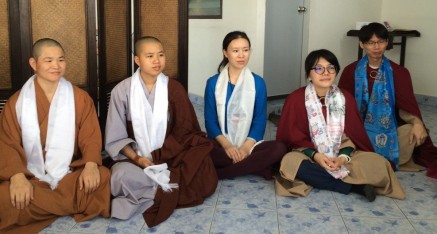 Groups of disciples came to Zhaxi Zhuoma