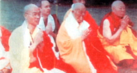 Dharma Teacher Guang Hsin, Bodhi Wentu Rinpoche, Dharma Master Wu Ming, Elder Monk Yi Zhao,Geshe Losang Zenzhu (Dharma Master Long Hui is on the left, outside of the picture) listen to H.H. Wan Ko Yeshe Norbu deliver discourse prior to invoking the Dharma to have Amitayus Buddha bestow Long Life Nectar..