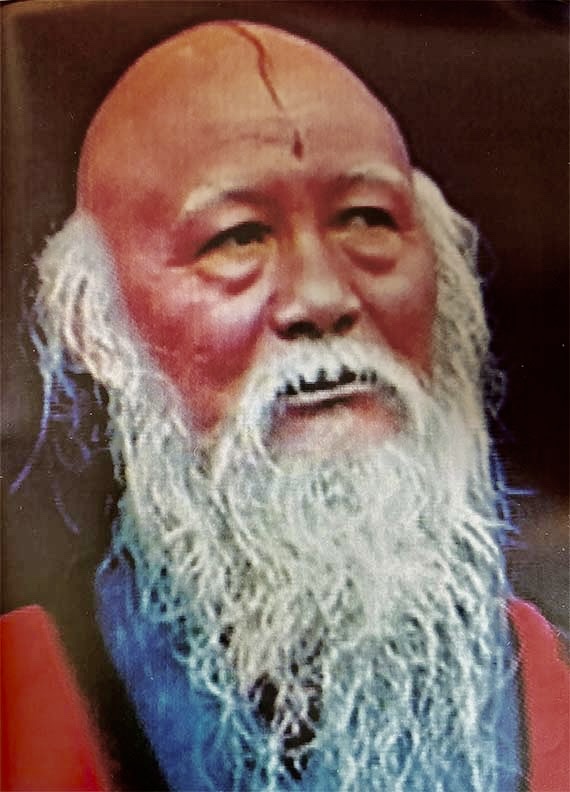 Photo of Elderly Dharma King Dorje Losang with Vajra Hair and full beard. Photo was taken two years after the black & white photo above was taken when the vajra hair had just began to grow. 