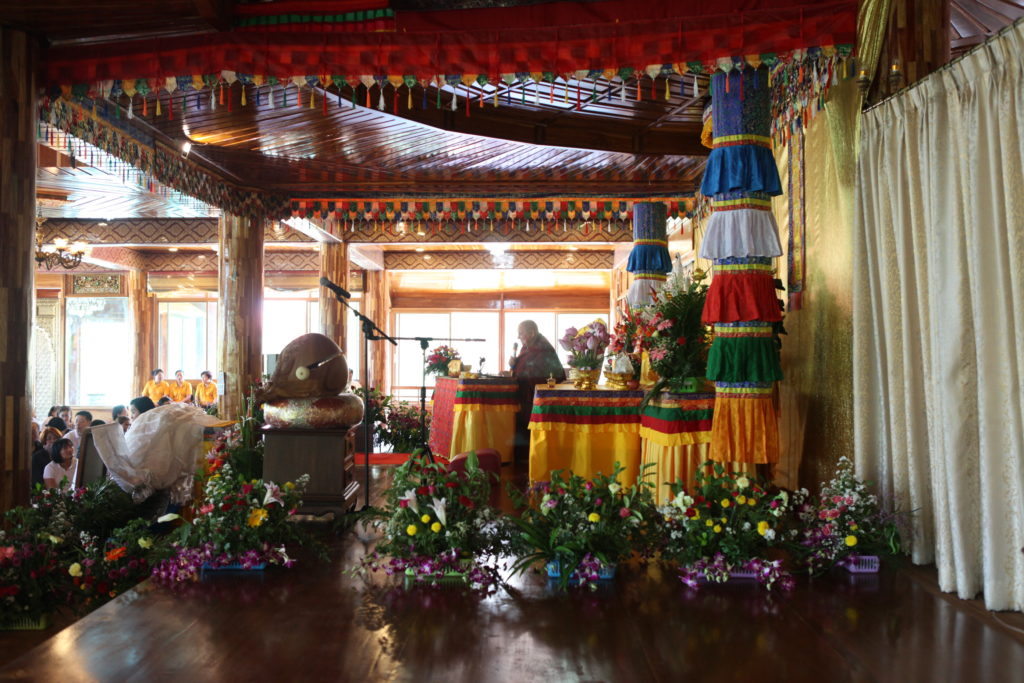 Zhaxi Zhuoma transmits the Kuan Yin Bodhisattva Great Compassion Empowerment Dharma in Bangkok, Thailand.