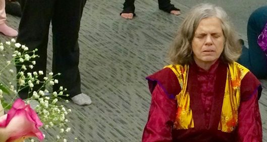 格桑索朗在金剛寶座寺於加州克洛維斯市舉行的觀音菩薩大悲加持法會上。
