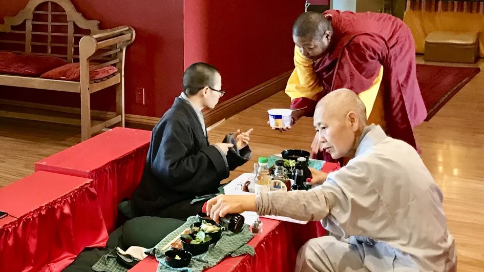 Oryoki: serving and eating in silence